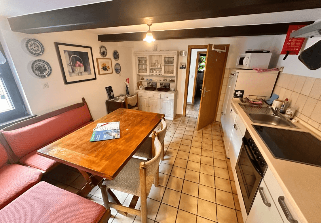 Küche & Hofeingang – Foto 2